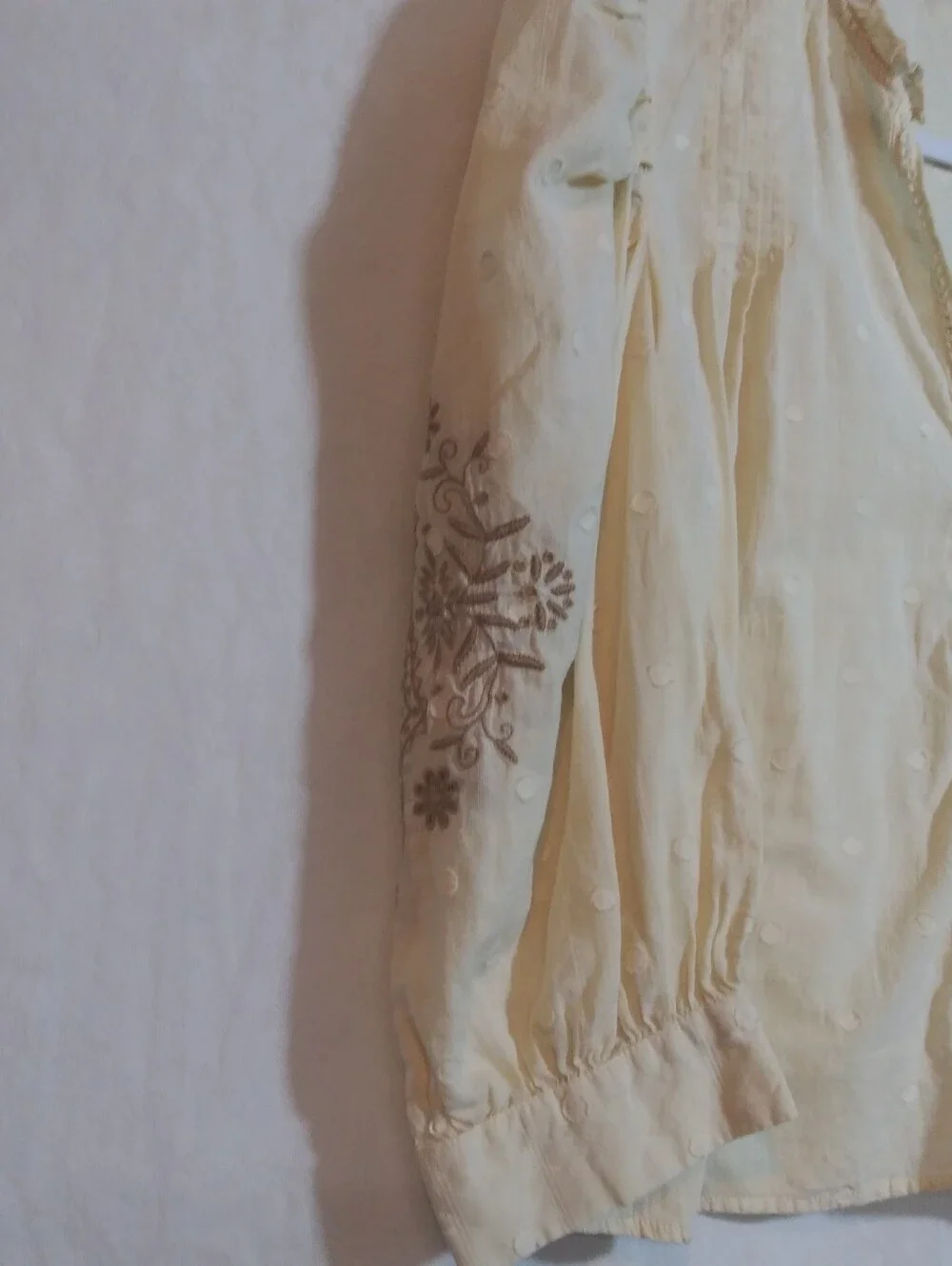 Zara Tan Dot-Pattern V-Neck Button Balloon Embroidered Sleeve Blouse Size Small